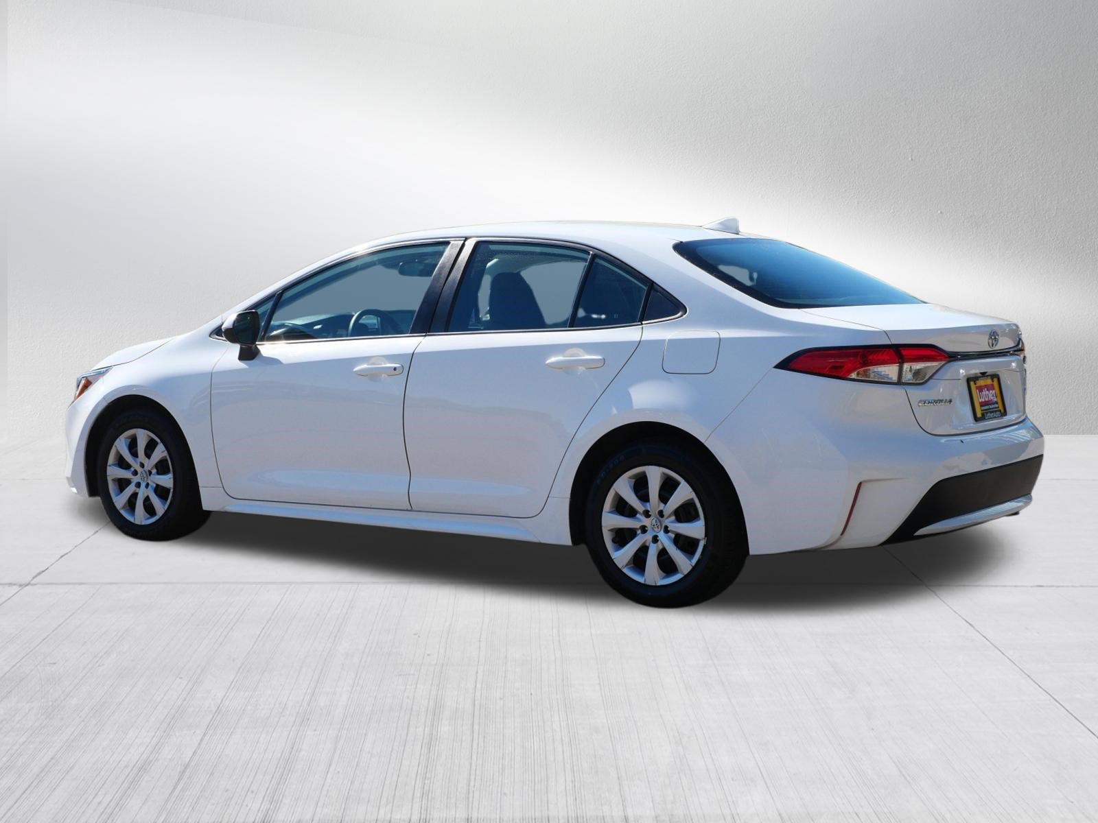Used 2021 Toyota Corolla LE FWD image 5