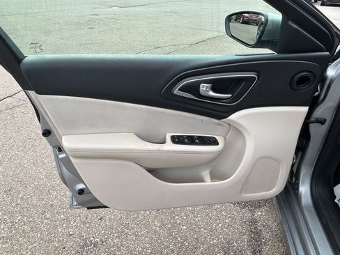 Used 2015 Chrysler 200 Limited FWD image 14