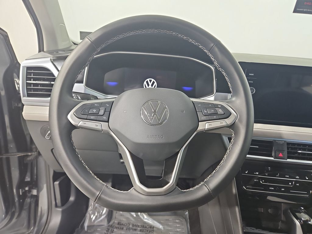 Used 2025 Volkswagen Taos SE w/ Panoramic Sunroof Package AWD/4WD image 17