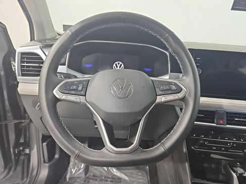 Used 2025 Volkswagen Taos SE w/ Panoramic Sunroof Package AWD/4WD image 17