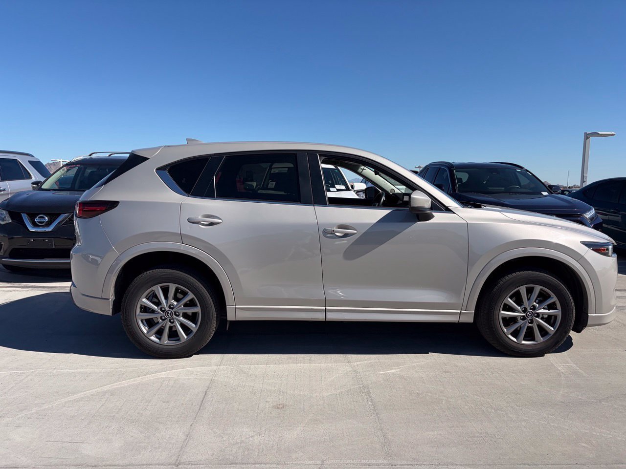 Used 2025 MAZDA CX-5 AWD 2.5 S w/ Select Package image 3
