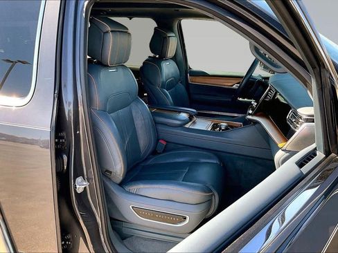 Used 2022 Jeep Grand Wagoneer Series II w/ Flexible Seating Group image 7