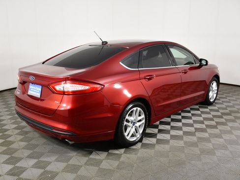 Used 2016 Ford Fusion SE FWD image 6