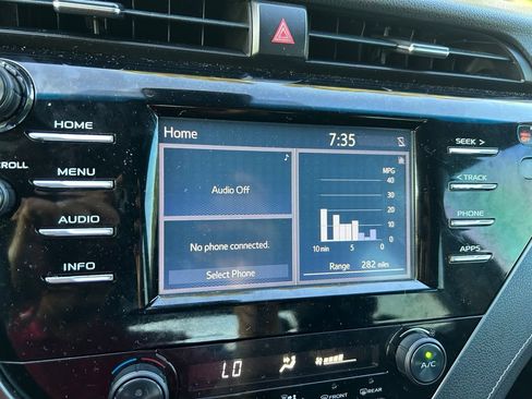 Used 2018 Toyota Camry SE FWD image 25