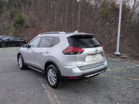 Used 2018 Nissan Rogue SV w/ Premium Package image 7