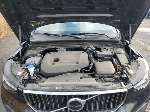 Used 2025 Volvo XC40 B5 Core image 30