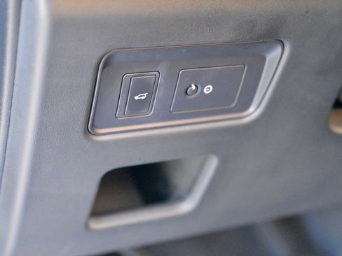 Used 2019 Land Rover Discovery HSE image 22