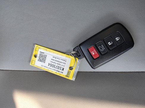 Used 2019 Toyota Highlander XLE image 27