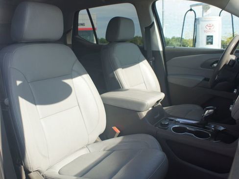 Used 2021 Chevrolet Traverse Premier image 26