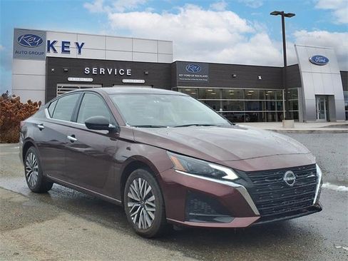 Used 2024 Nissan Altima 2.5 SV image 3