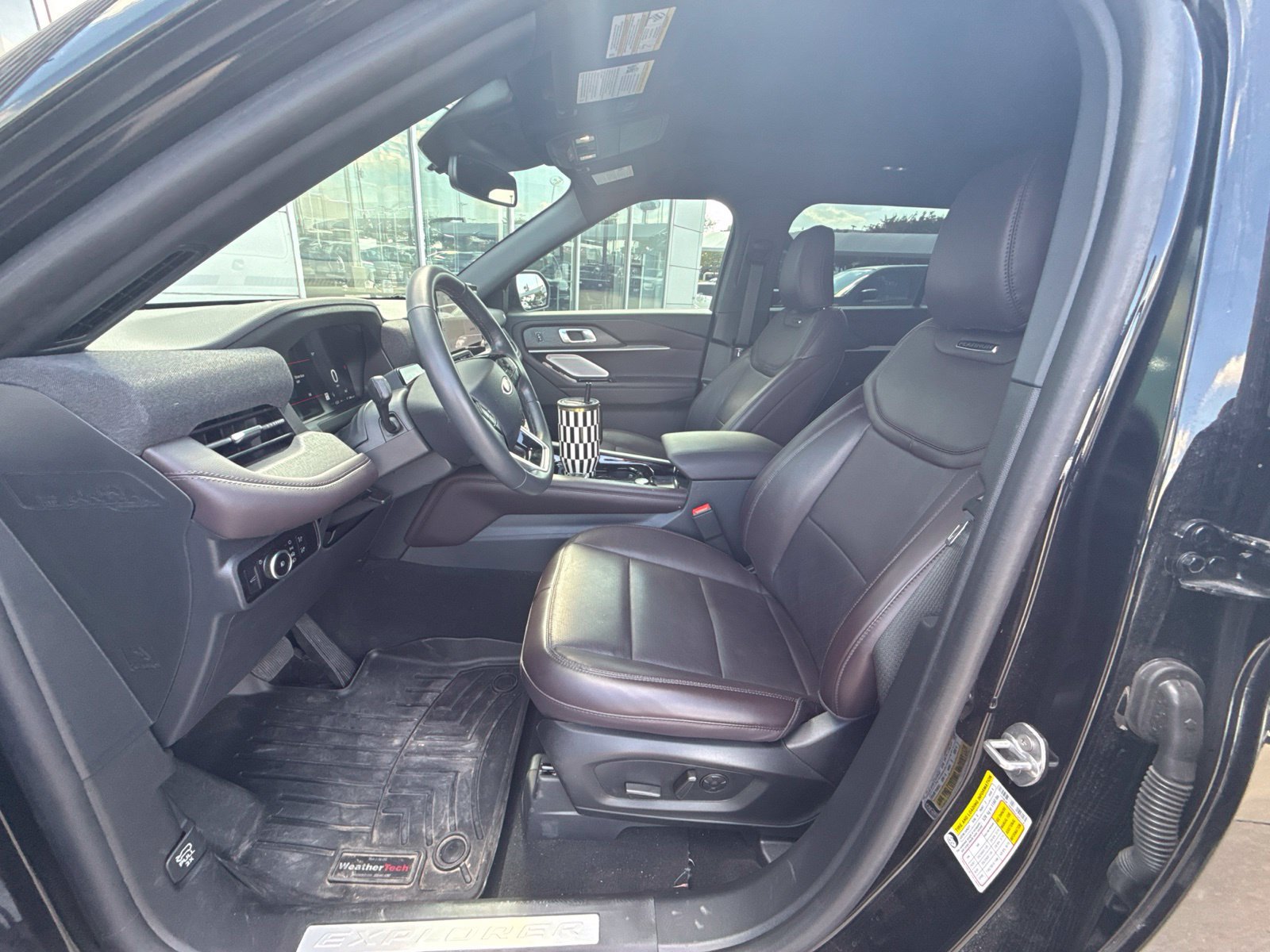 Used 2025 Ford Explorer Platinum RWD image 9