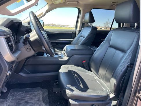 Used 2022 Ford Expedition XLT image 15