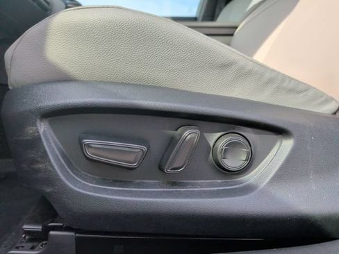 Used 2025 Toyota Camry SE FWD image 15