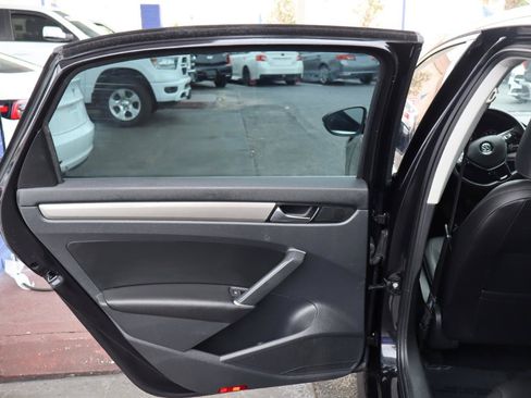 Used 2022 Volkswagen Passat 2.0T SE FWD image 12