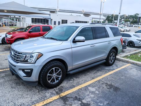 Used 2019 Ford Expedition XLT w/ Equipment Group 201A AWD/4WD image 3