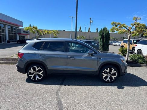 Used 2023 Volkswagen Taos SEL AWD/4WD image 6