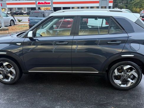 Used 2020 Hyundai Venue image 8