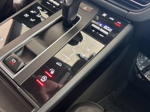 Used 2022 Porsche Macan AWD/4WD image 45