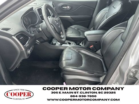 Used 2021 Jeep Cherokee Limited image 9