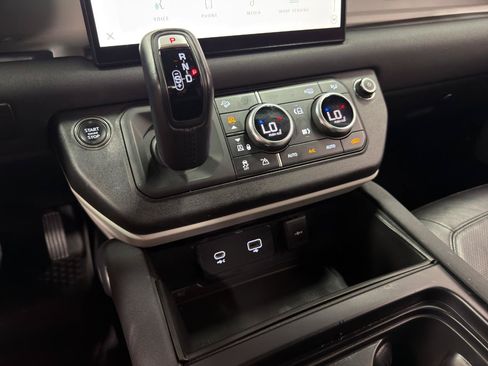Used 2023 Land Rover Defender 130 SE AWD/4WD image 23