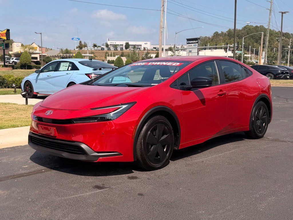 Used 2026 Toyota Prius LE FWD image 4