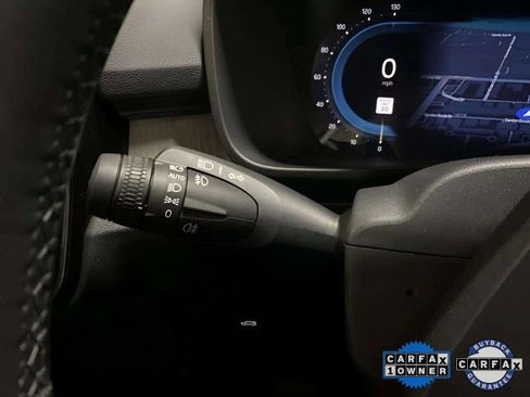Used 2025 Volvo XC40 B5 Plus image 41
