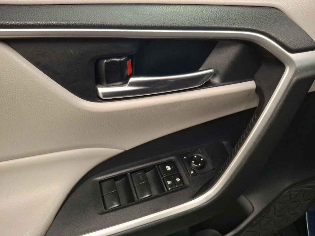 Used 2019 Toyota RAV4 XLE w/ Convenience Package AWD/4WD image 15