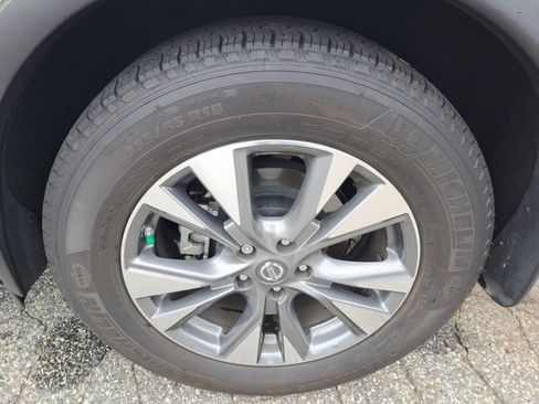 Used 2017 Nissan Murano SV image 24