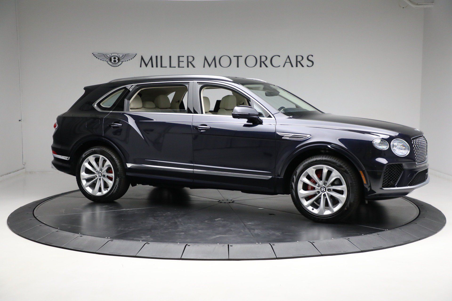 Used 2024 Bentley Bentayga Extended Wheelbase AWD/4WD image 13