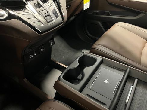 New 2026 Honda Odyssey Touring image 18