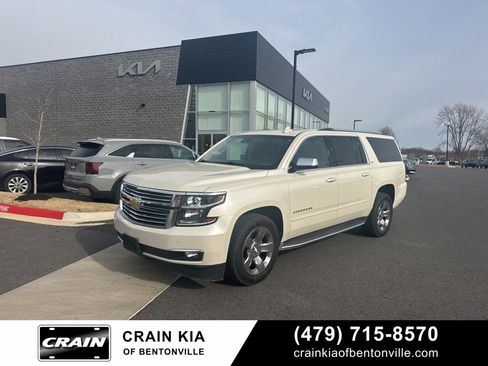 Used 2015 Chevrolet Suburban LTZ image 3