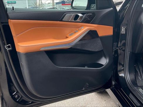 Used 2022 BMW X7 xDrive40i w/ M Sport Package image 9