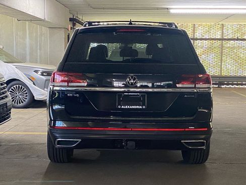 Used 2023 Volkswagen Atlas SE AWD/4WD image 3