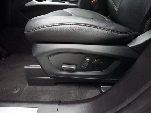 Used 2022 Ford Explorer Limited image 30