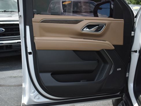 Used 2022 Chevrolet Suburban Premier AWD/4WD image 11