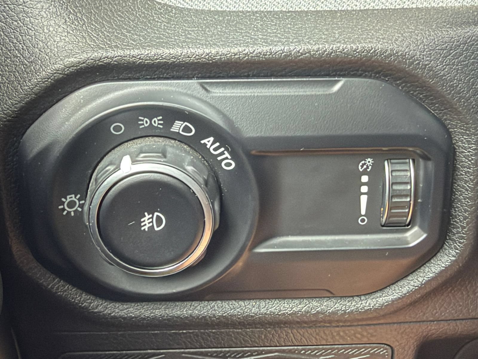 Used 2025 Jeep Wrangler Unlimited Sport AWD/4WD image 32