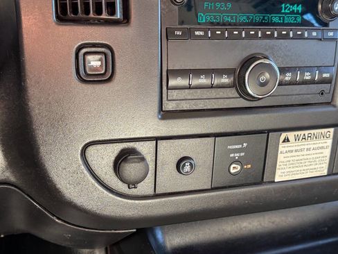 Used 2017 Chevrolet Express 2500 image 26