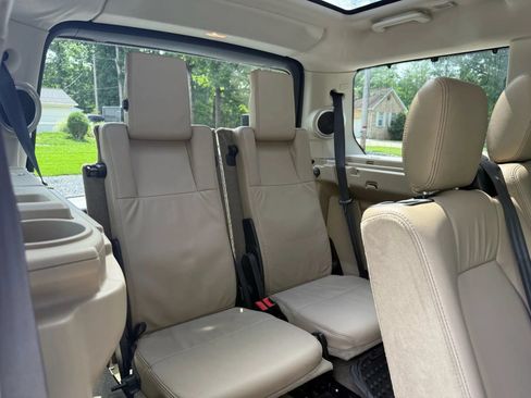 Used 2011 Land Rover LR4 HSE LUX AWD/4WD image 8