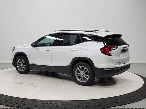 Used 2022 GMC Terrain SLT w/ Infotainment Package II FWD image 5