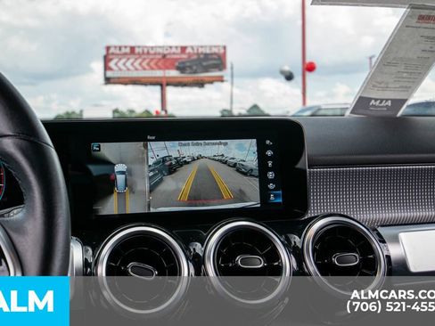 Used 2022 Mercedes-Benz GLB 250 w/ Premium Package Lite image 17