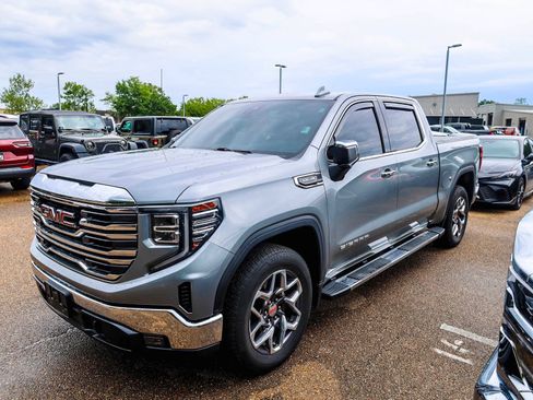 Used 2023 GMC Sierra 1500 SLT w/ SLT Premium Package RWD image 2