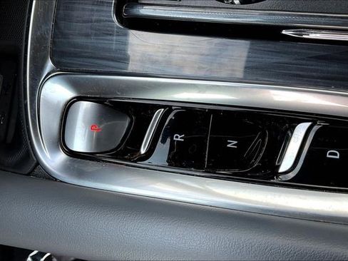 Used 2024 Buick Enclave Premium image 17