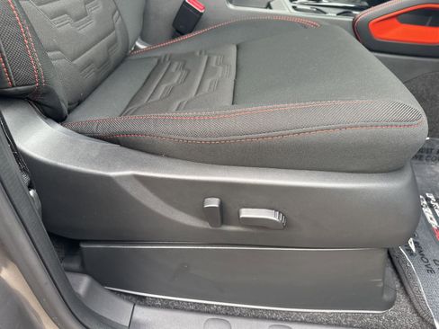 Used 2025 Nissan Frontier PRO-4X image 38