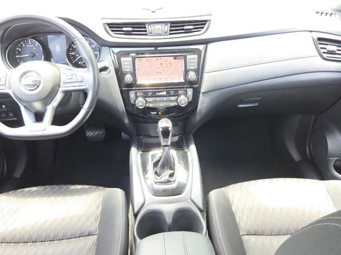 Used 2018 Nissan Rogue SV w/ Premium Package FWD image 12