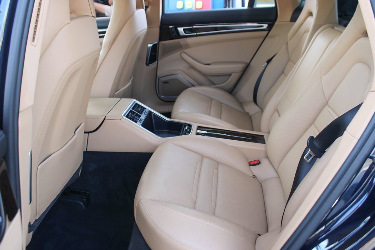 Used 2020 Porsche Panamera 4 E-Hybrid AWD/4WD image 18