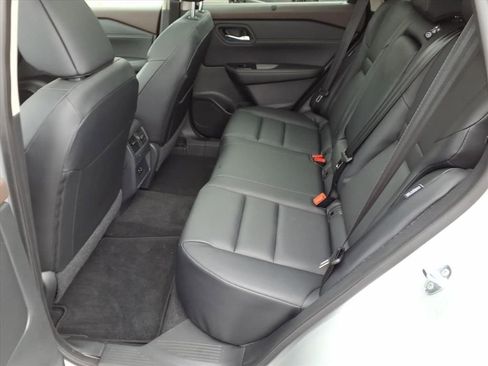 Used 2023 Nissan Rogue SV w/ SV Premium Package image 13