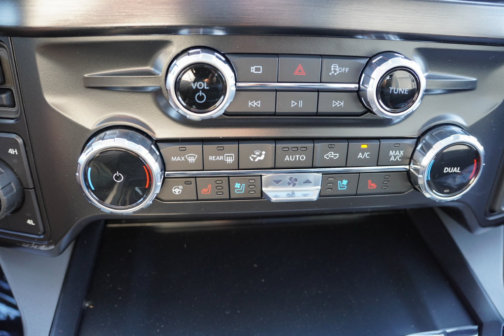New 2027 Ford F350 Lariat w/ Black Appearance Package AWD/4WD image 17