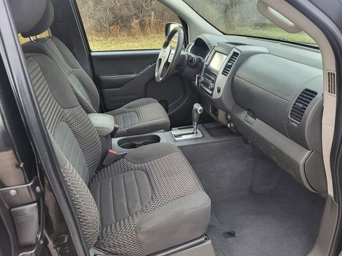 Used 2019 Nissan Frontier SV image 11