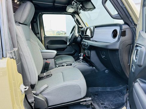 Used 2025 Jeep Wrangler Sport image 26