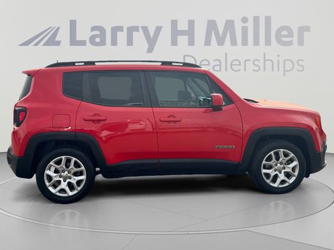 Used 2018 Jeep Renegade Latitude FWD image 6
